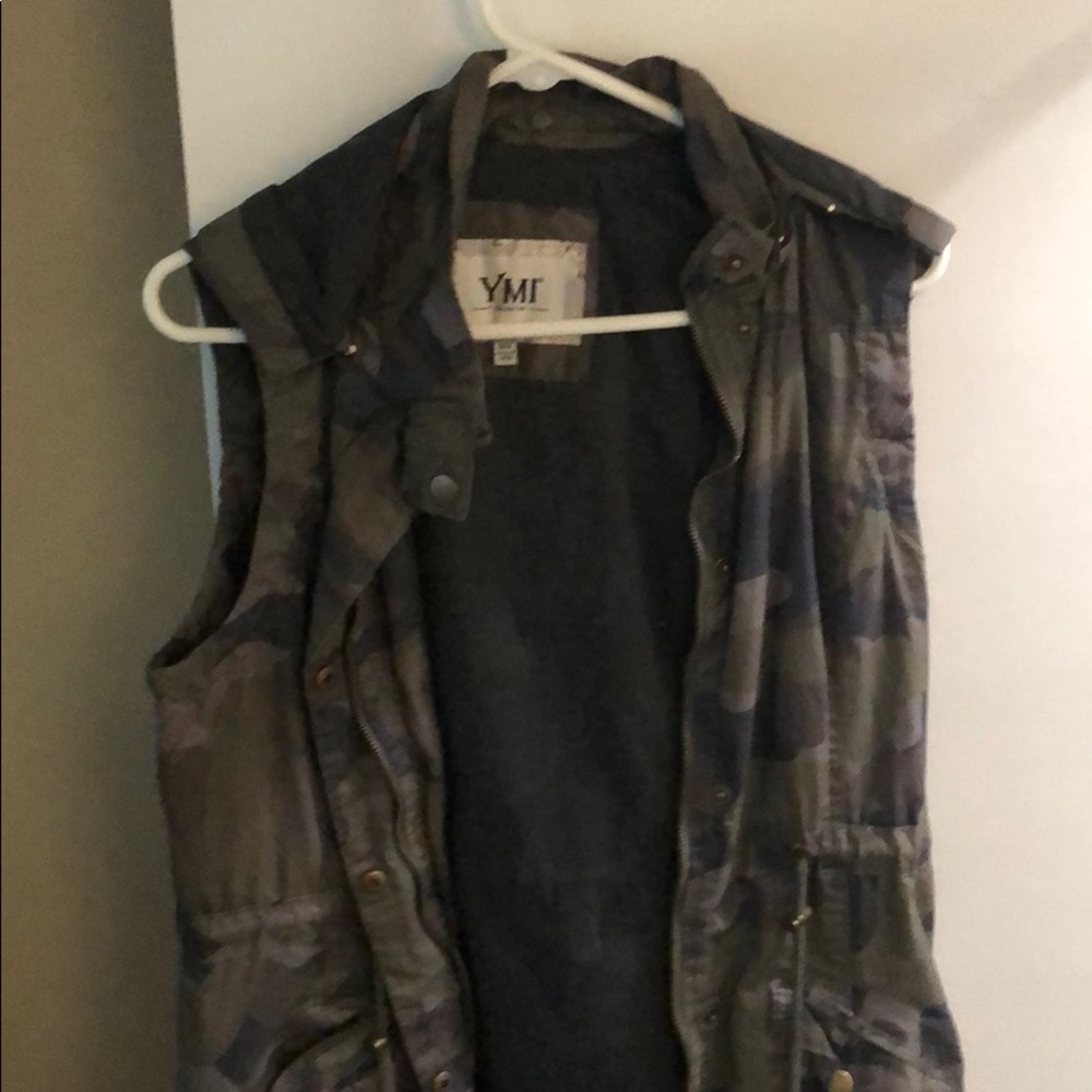 Vest with hoodie
